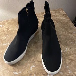 DKNY CALI-WEDGE SNEAKER IN BOX SIZE 10